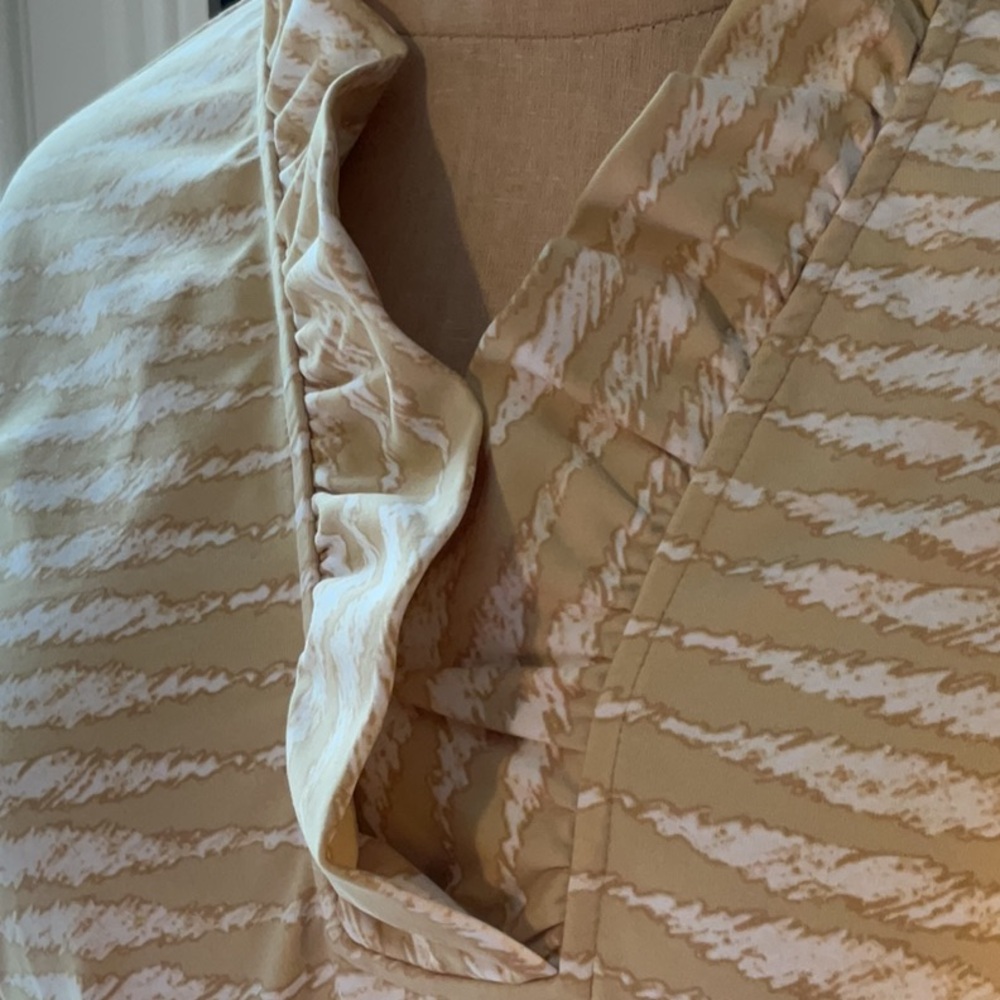 J. McLaughlin Beige and White Ruffle Collar Top - Picture 3 of 9
